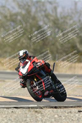 media/Dec-01-2025-Moto Forza (Mon) [[2daa91e15f]]/2-Intermediate Group/Session 3 (Turn 3)/